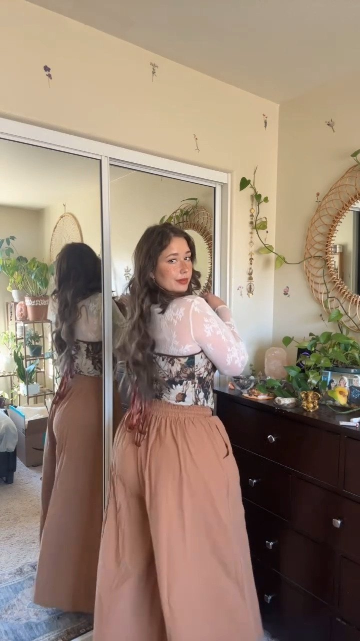 You’re so much more than pretty. 
Size 12-16 | 200lbs | 5’6

#LTKFindsUnder100 #LTKPlusSize #LTKMidsize