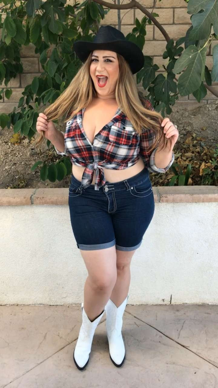 Last minute easy DIY Halloween costume idea for my plus size / midsize girls. In my Halloween series I am showing you some ideas of costume looks you can easily make using items that you can repurpose during the rest of the year as regular clothes. 

This Cowgirl western look was made by tying a regular plaid button up shirt at the bottom, adding denim jean shorts, wide calf cowboy boots & a cowgirl hat. I also listed all my hair & makeup products as well since. 

I hope this helps you out this Halloween or for any costume party coming up.



#halloweencostume #easyhalloweencostume #costumeideas #diycostume #lastminutecostume #lastminutediycostume #plussizefashion #midsizefashion #plussizemodel #plussizecostume #stylingcurves #plussizehalloweencostume #diyhalloweencostumes #styleover40 #cowgirlfashion #easyhallowencostume #cowgirl #curvyfashion #halloweencostumeidea  

 

#LTKHalloween #LTKMidsize #LTKPlusSize
