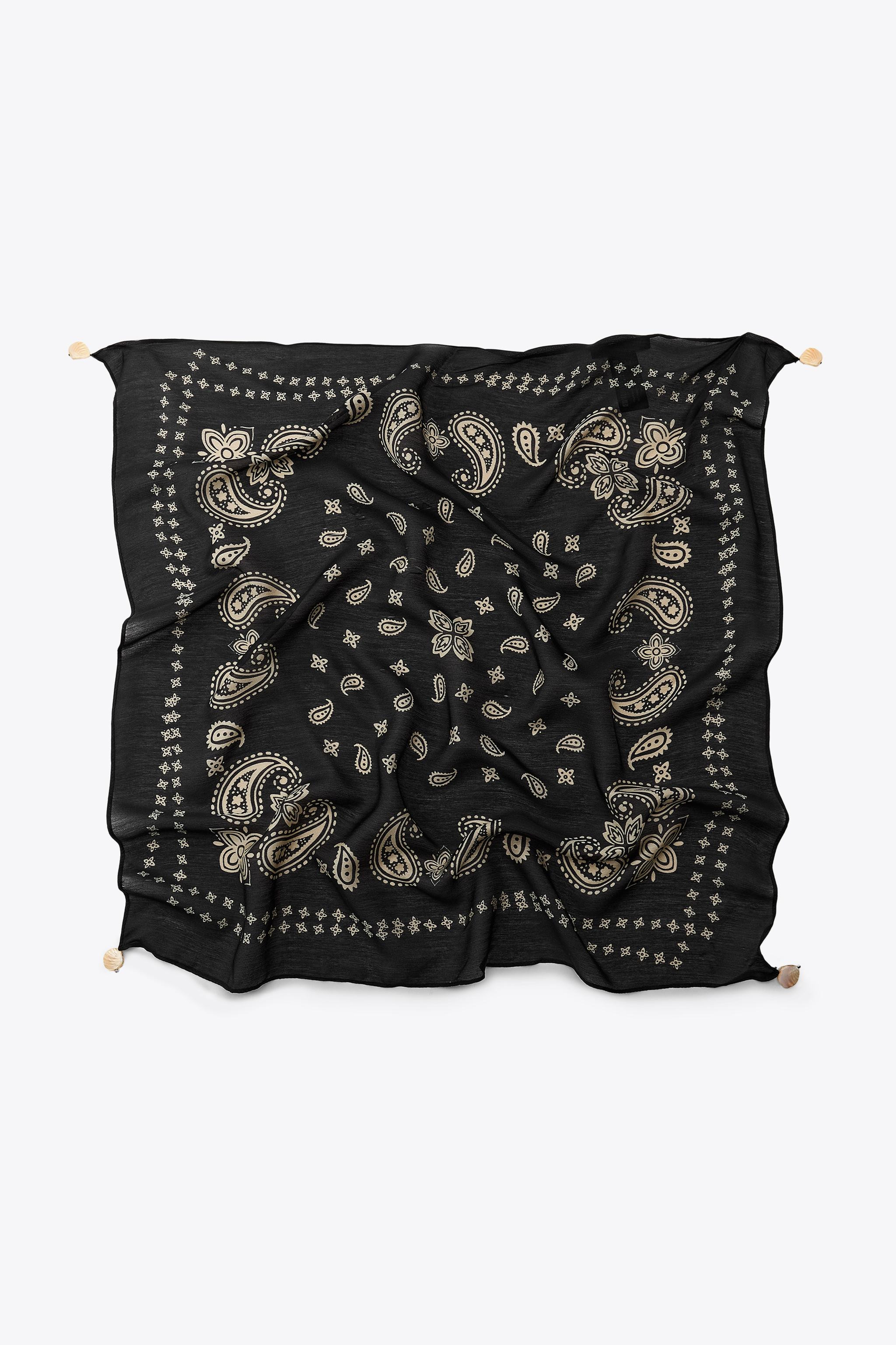 Printed scarf made from a modal and 20% silk yarn. Faux pearl appliqué detail.Measurements: 65 x... | Zara UK