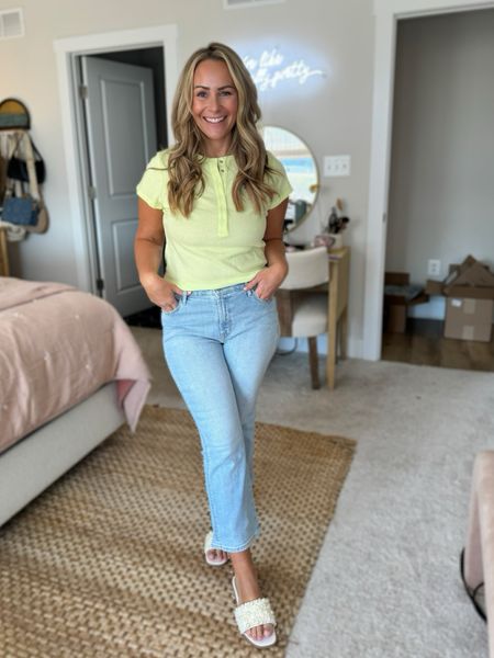 Old Navy's Spring Denim is here and I am IN LOVE 👖😍

LIKE and comment LINK for direct links. 

I am wearing a 10 petite in these High-Waisted 90s Cropped Flare Jeans, I paired them with a lime colored henley (Large) that comes in 7 colors. 

I completed the outfit by adding Target's pearl slide sandals. 

@target @targetstyle

#LTKstyletip #LTKfindsunder50 #LTKshoecrush