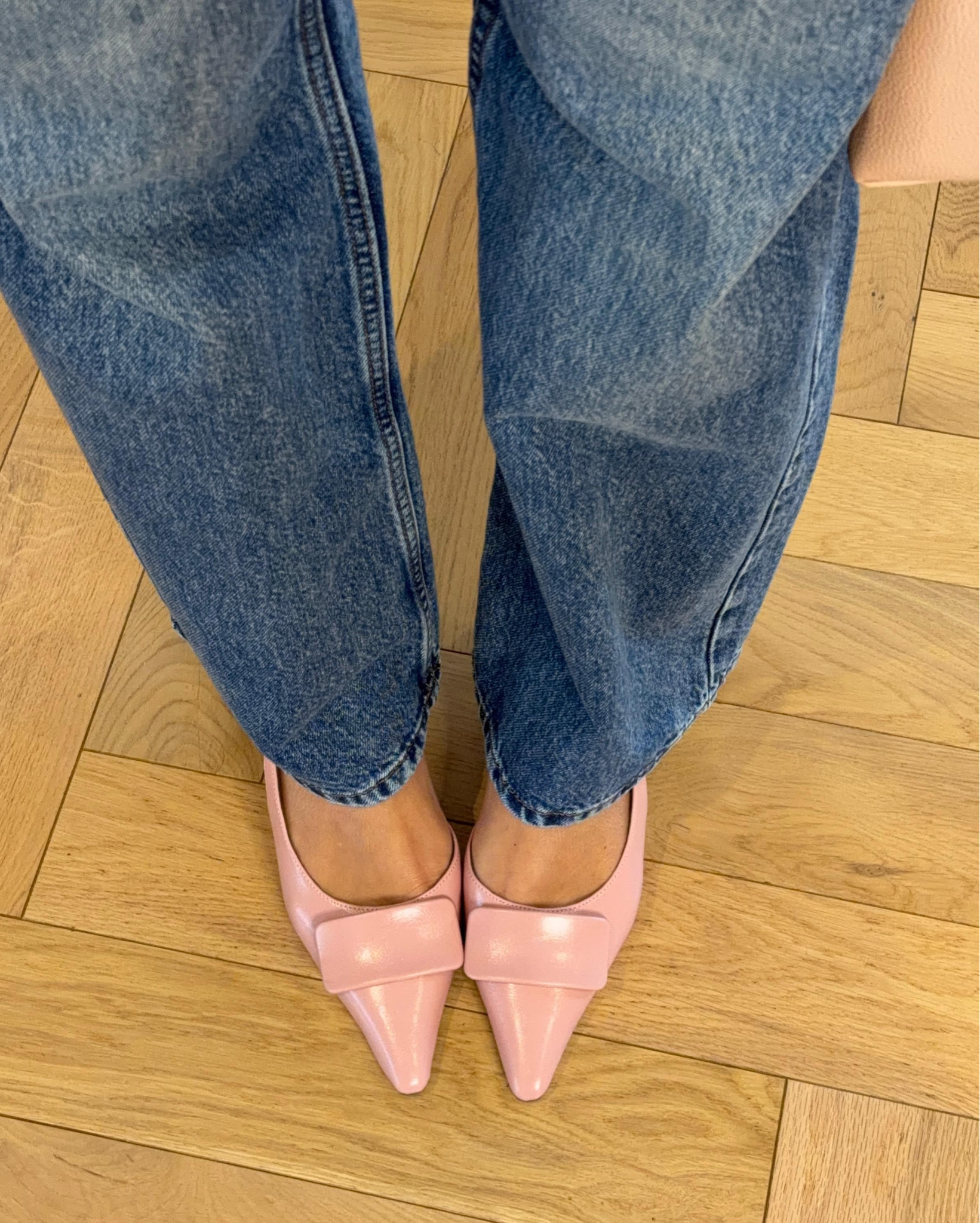 The sun is finally out girls 🌞 Had to share this super cute bouclé button up top. Such an easy, girly spring 
staple. ✨🌷

#LTKSpringSale #LTKgrwm #LTKootd