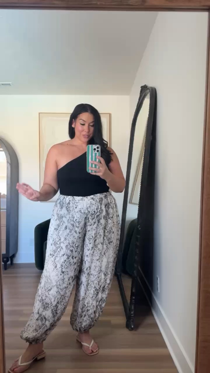 Midsize outfit inspo! Loving the ballon pants with a pattern! 
-
-

midsize fashion, midsize summer style, midsize summer fashion, Walmart , summer outfits, midsize summer outfits, casual chic, summer style, affordable fashion

#LTKootd #LTKMidsize