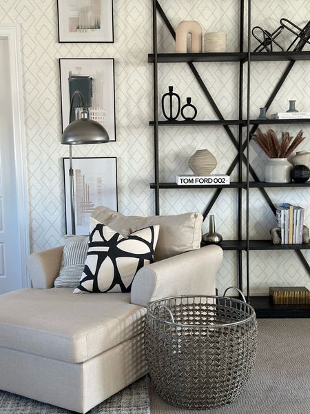 Modern transitional home decor!

Decor | black | chaise | artwork | top picks | H&M | shelving | top sellers 

#LTKstyletip #LTKhome #LTKFind