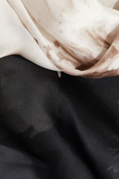 Patterned Scarf - Black/flower - Ladies | H&M US | H&M (US + CA)