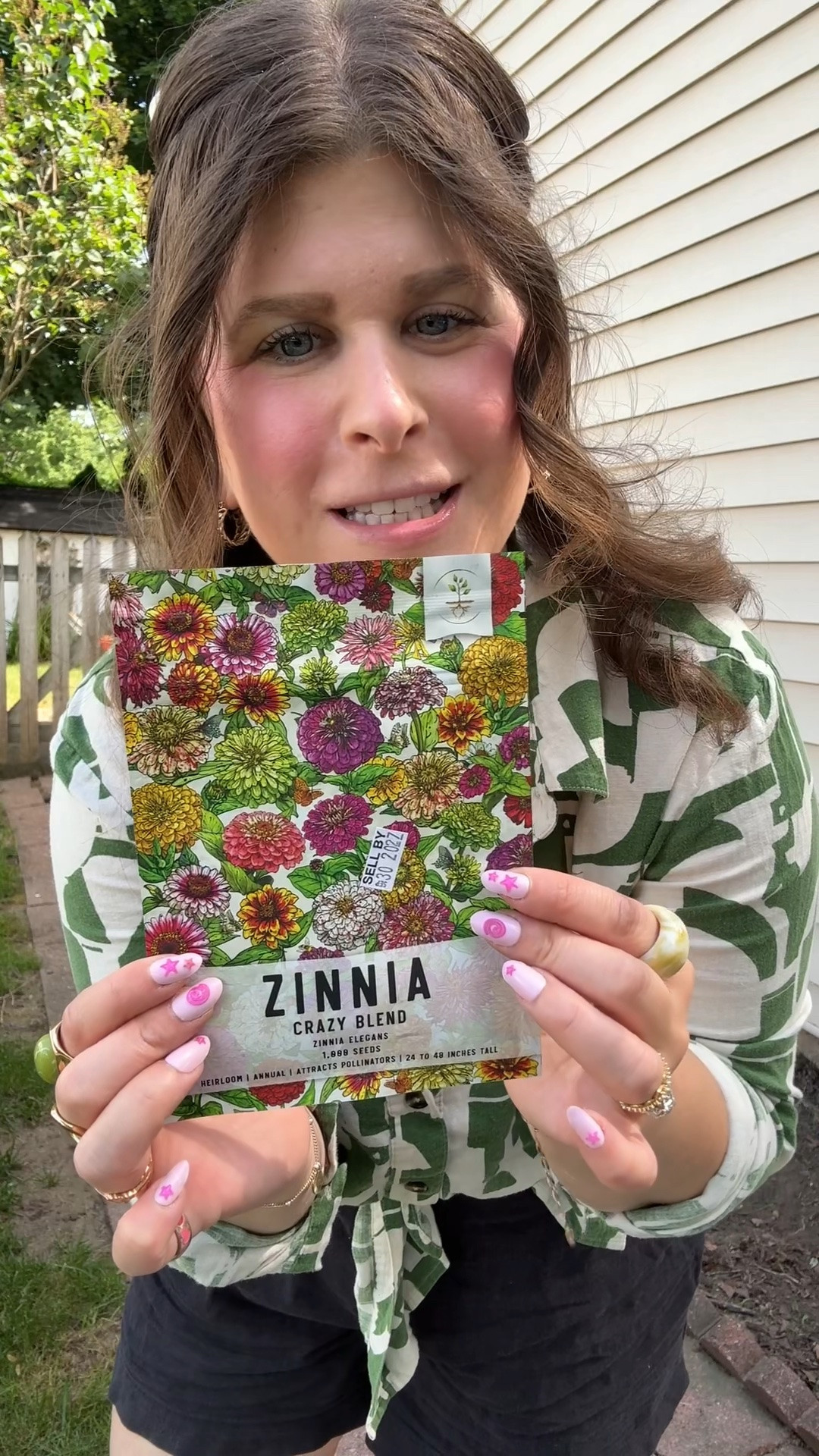 Such an exciting day!

This is my 3rd year growing zinnias & they always amaze me! They’re so pretty & easy to grow!

#zinnias #zinnia #gardening #garden #cutflowergarden