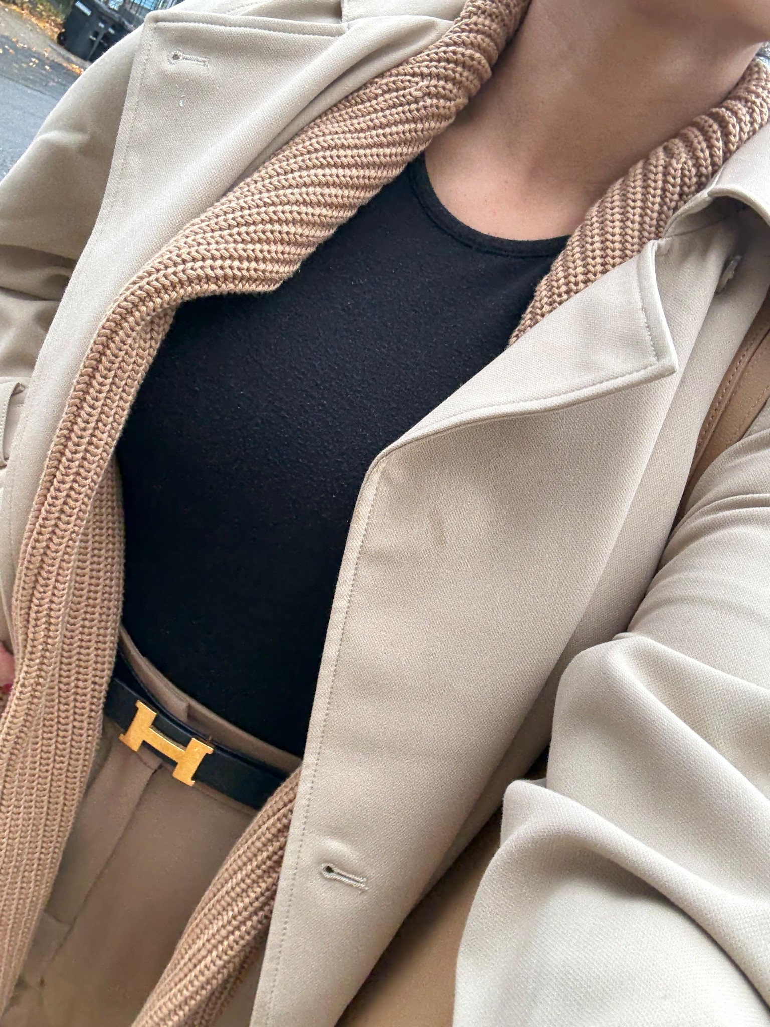 Blacks and cream layers 

#LTKHoliday #LTKWorkwear #LTKGiftGuide