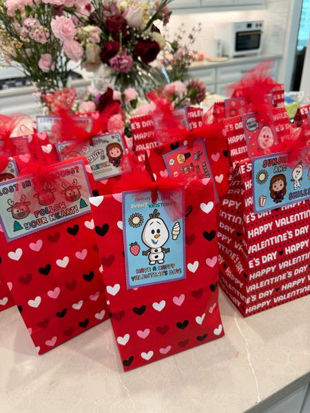 Valentines Day goodie bags for Raleigh’s class ❤️
#ChristianBalirVordy #ValentinesDay #GoodieBags #KidsValentinesGifts

#LTKGiftGuide #LTKfindsunder50 #LTKkids