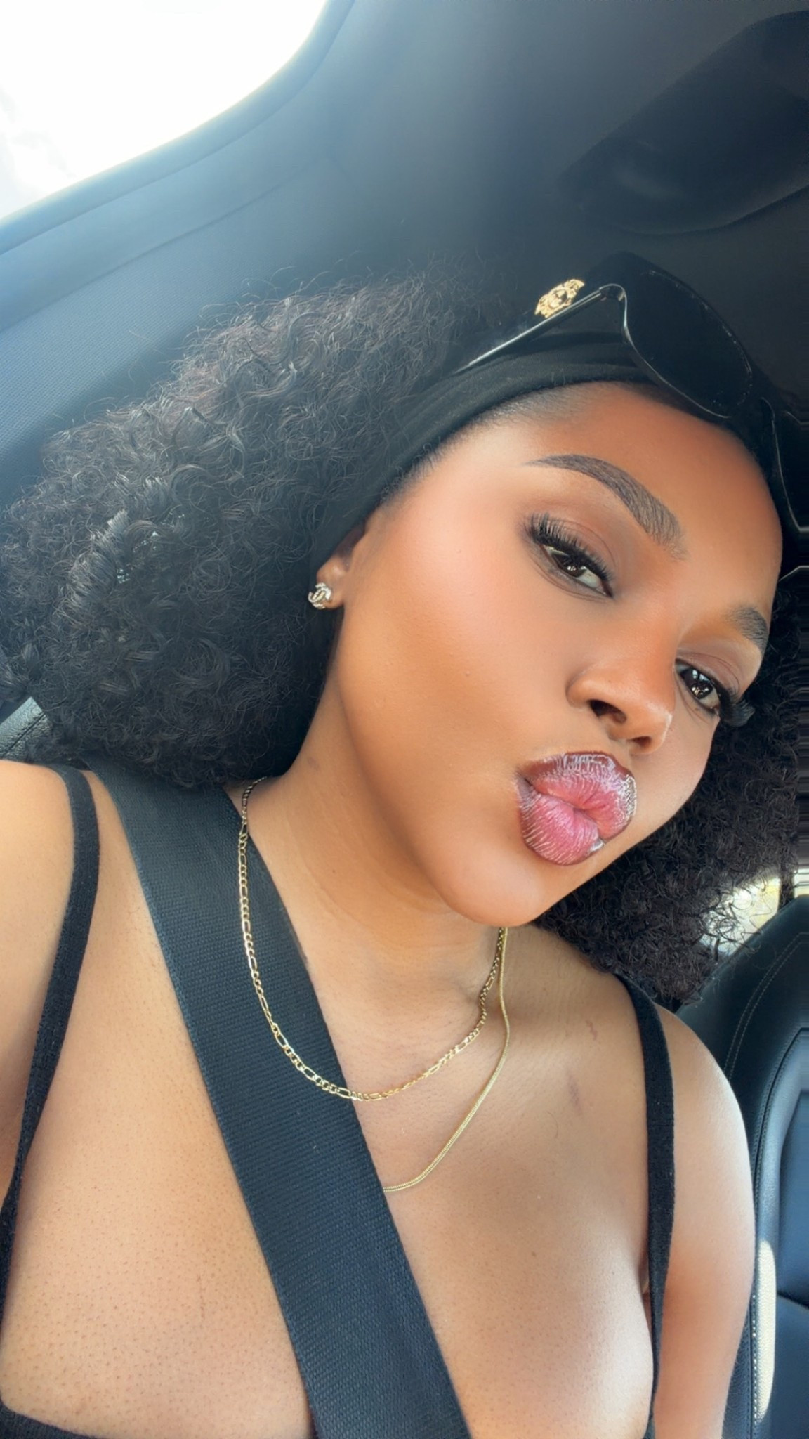 Snatched laminated brows + pink glossy lips yeassss

#LTKValentine #LTKselfcare #LTKBeauty