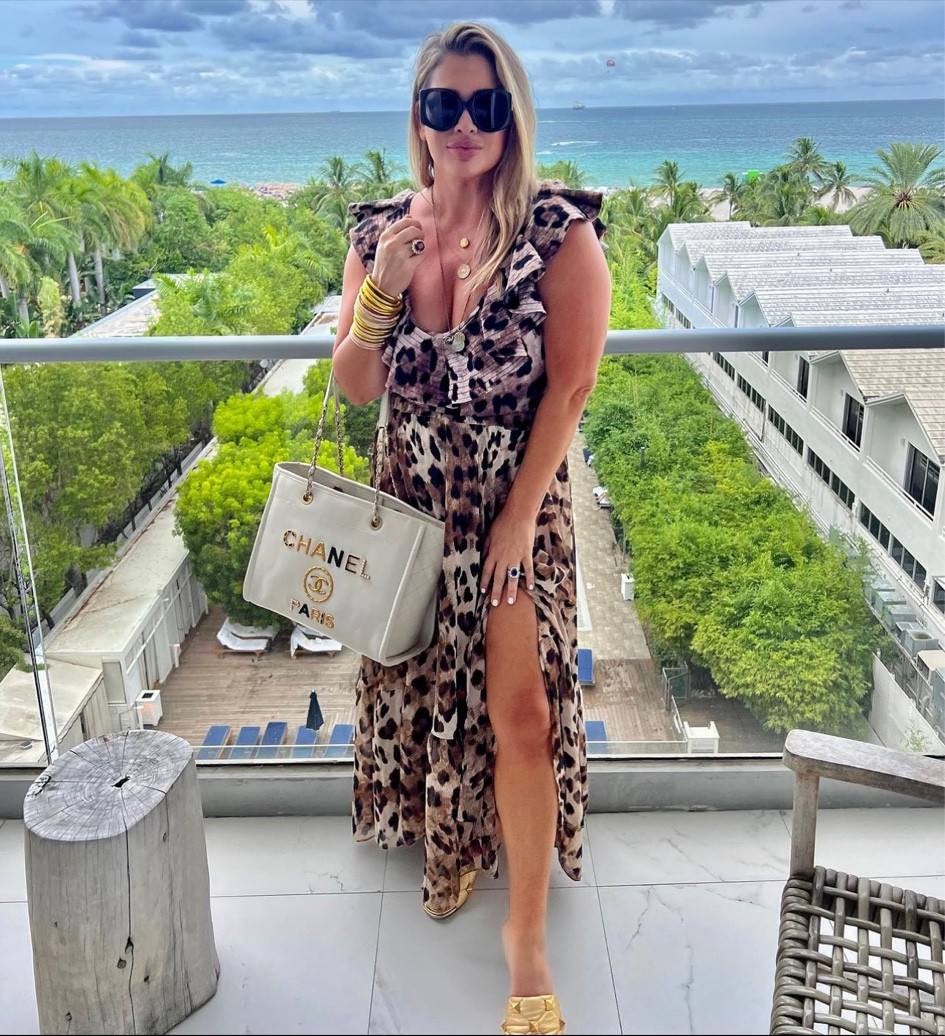 I ❤️ South Beach! I am wearing a large in the Lottie/Bicoastal Set in Prowl🐆 Perfect mom swimsuit! Super cute with lots of coverage

#LTKtravel #LTKswim #LTKmidsize