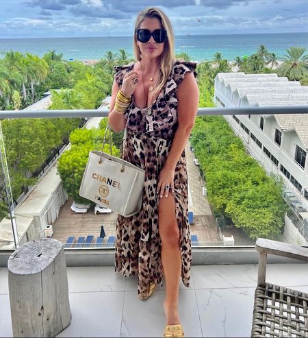 I ❤️ South Beach! I am wearing a large in the Lottie/Bicoastal Set in Prowl🐆 Perfect mom swimsuit! Super cute with lots of coverage

#LTKtravel #LTKswim #LTKmidsize