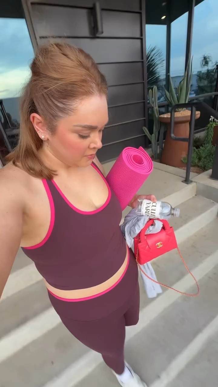 showing up for the curvy girls!! 🫶🏻 went to a workout event solo last night and knew I’d be the biggest one there, but that’s okay. somebody’s gotta be!! just proud of myself for going and grateful that I started doing Pilates so I can confidently finish a workout now. 

#eveningvlog #dallasinfluencer #visitfortworth @visitfortworth @ka.app @katieaustin @fabletics