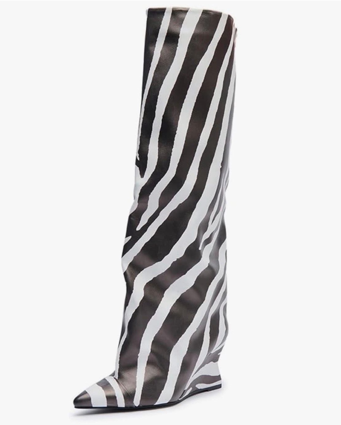 THESE BOOTS ON AMAZON EATS SO BADDDD 😍😍😍😍 

#LTKFindsUnder100 #LTKgrwm #LTKootd