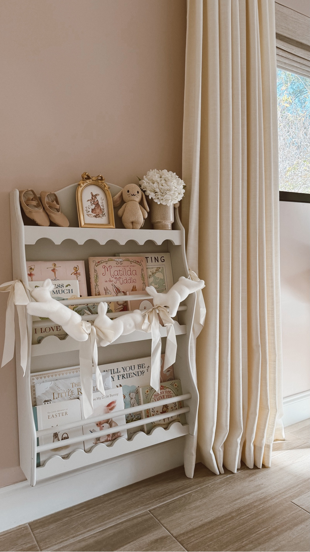 Filing my daughter’s bookshelf for spring and Easter 🐇🤍 

#Easter #KidsEasterBooks #KidsEasterDecor #SpringDecor #KidsRoomDecor #KidsBookshelf #Walmart #Amazon #Cuddleandkind #Hydrangea #Spring

#LTKmomlife #LTKKids #LTKHome