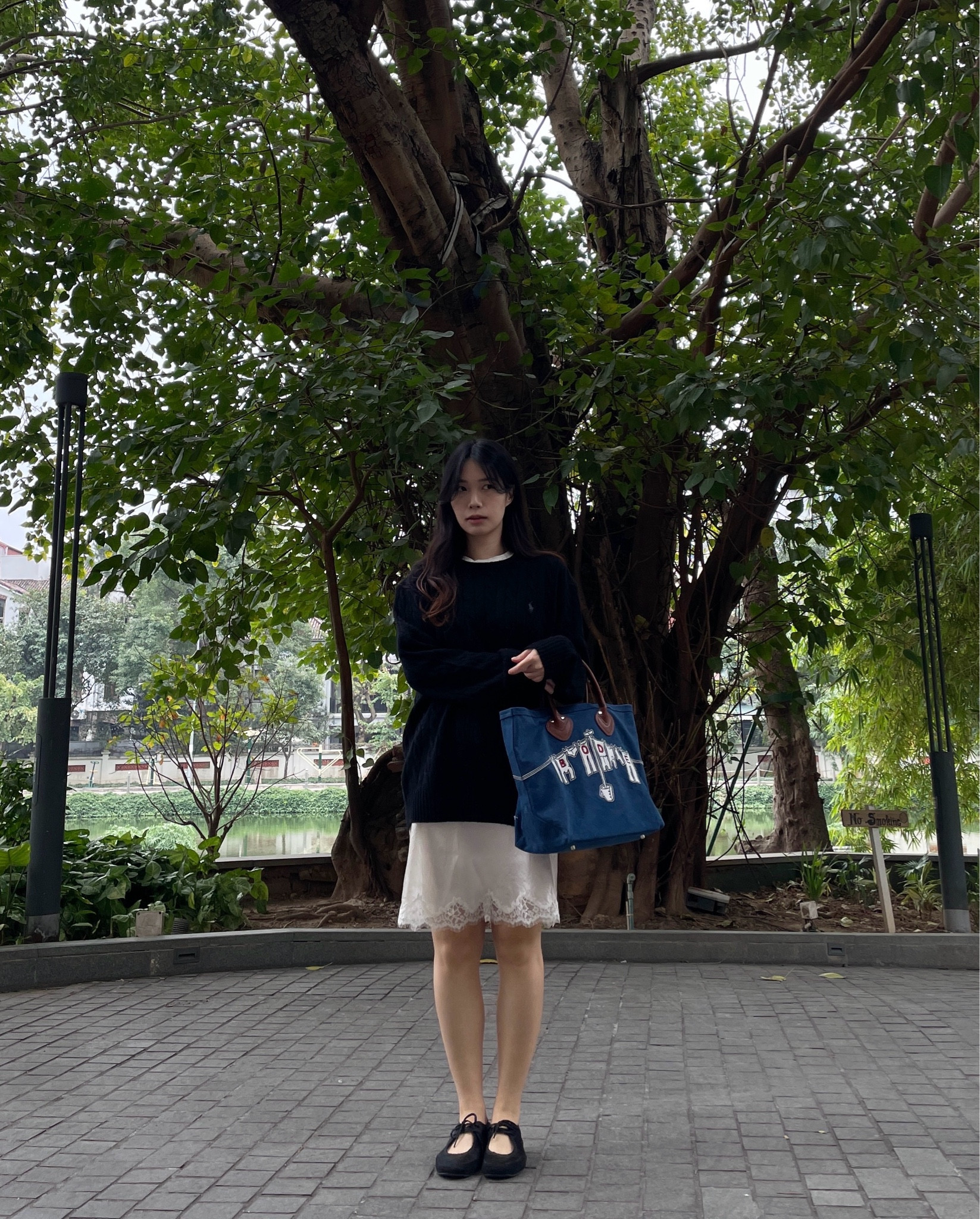 
산책

#poloralphlauren #polosweater #cashmeresweater #ootd #datelook #bodebag #폴로랄프로렌 #폴로니트 #폴로스웨터 #bode가방 #데일리룩 #데이트루ㄱ

#LTKasia #LTKkorea #LTKstyletip