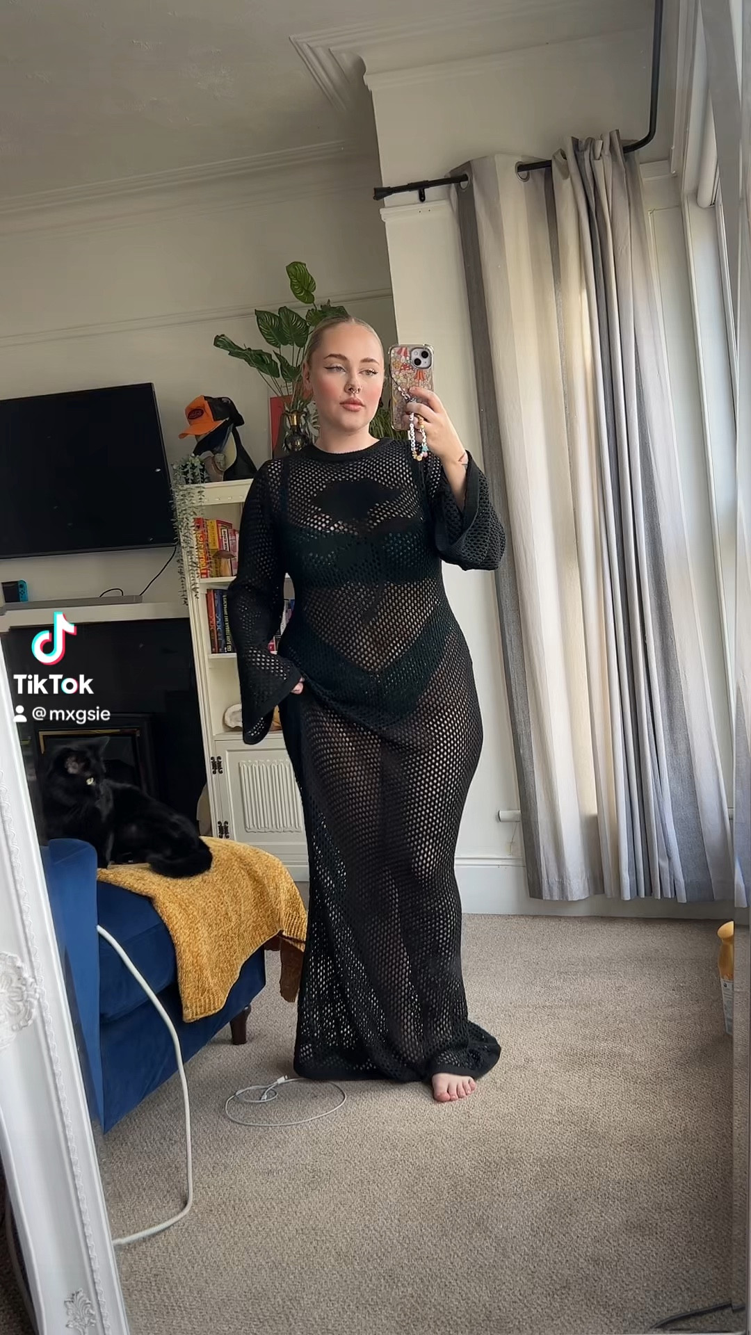 Boohoo Kourtney kardashian 

#LTKparties #LTKfindsunder50 #LTKmidsize