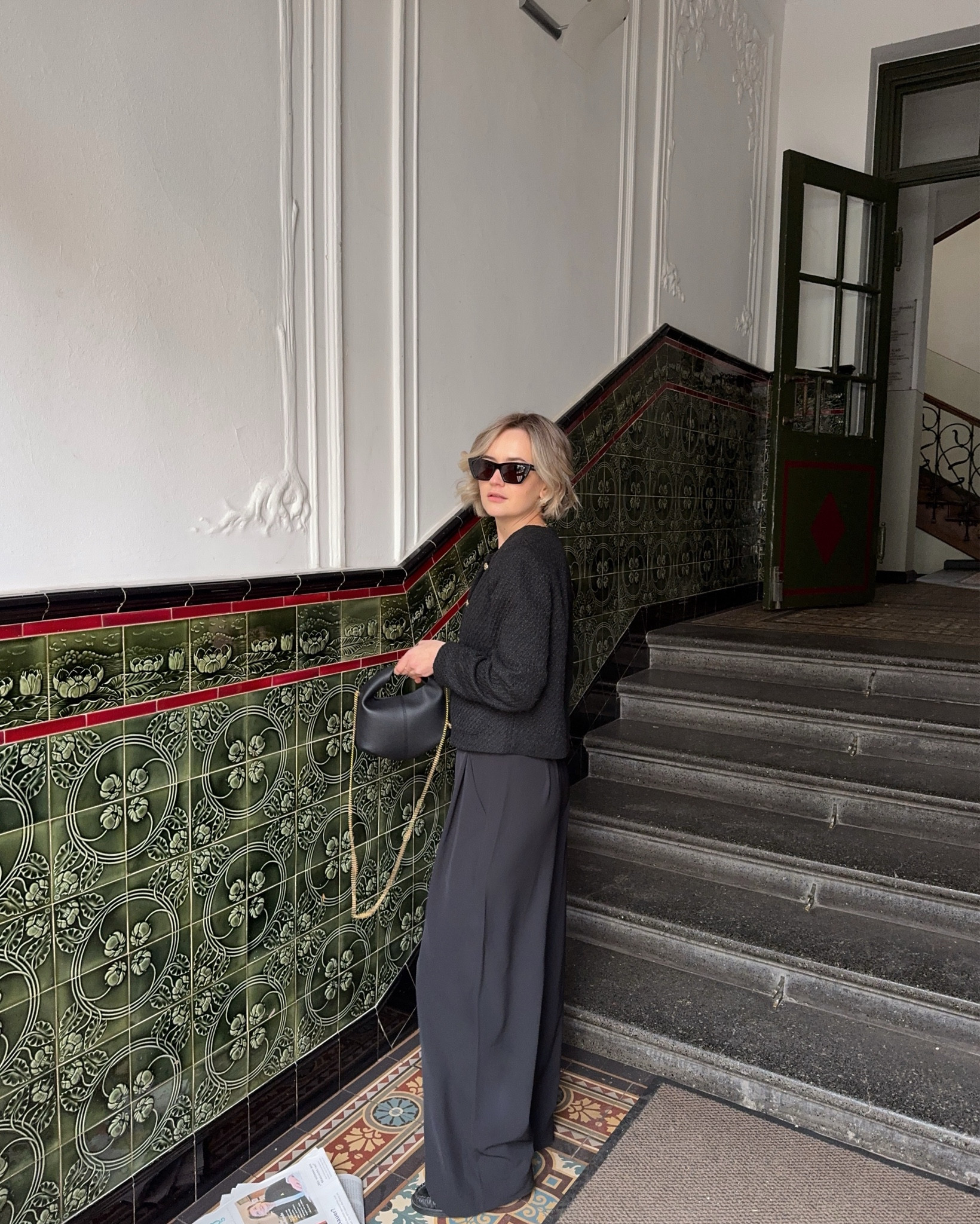 in the office 🖤📰

#loafers #flattered #mokassins #workshoes #workwear #büro #bürolooks #bürooutfits #totalblack #allblack #chic #elegant #puttogether 

#LTKFashionMonth #LTKworkwear #LTKdeutschland