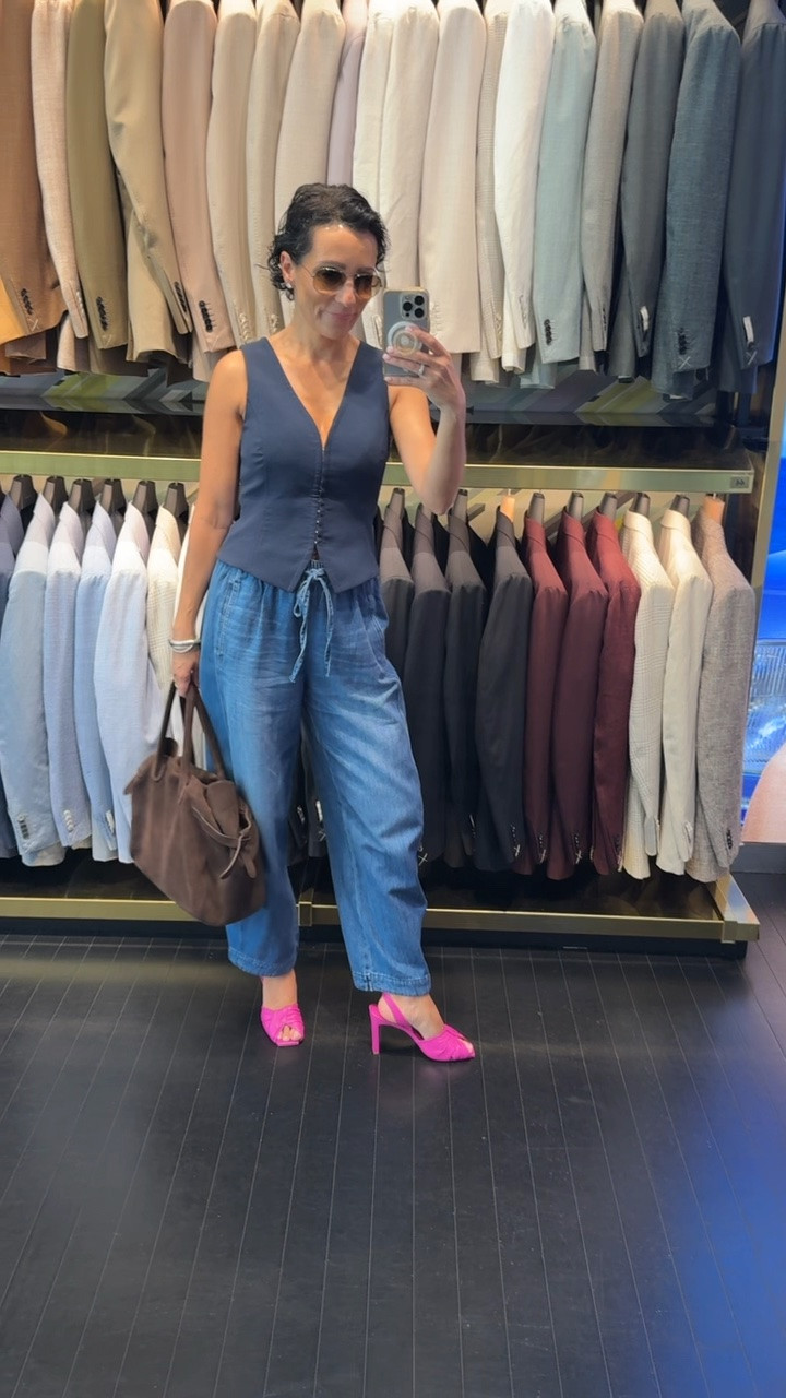 One thing about me 😉, I love men’s clothes! Wearing my new jeans from the NSALE 🖤💛

#LTKootd #LTKdayinmylife #LTKSaleAlert