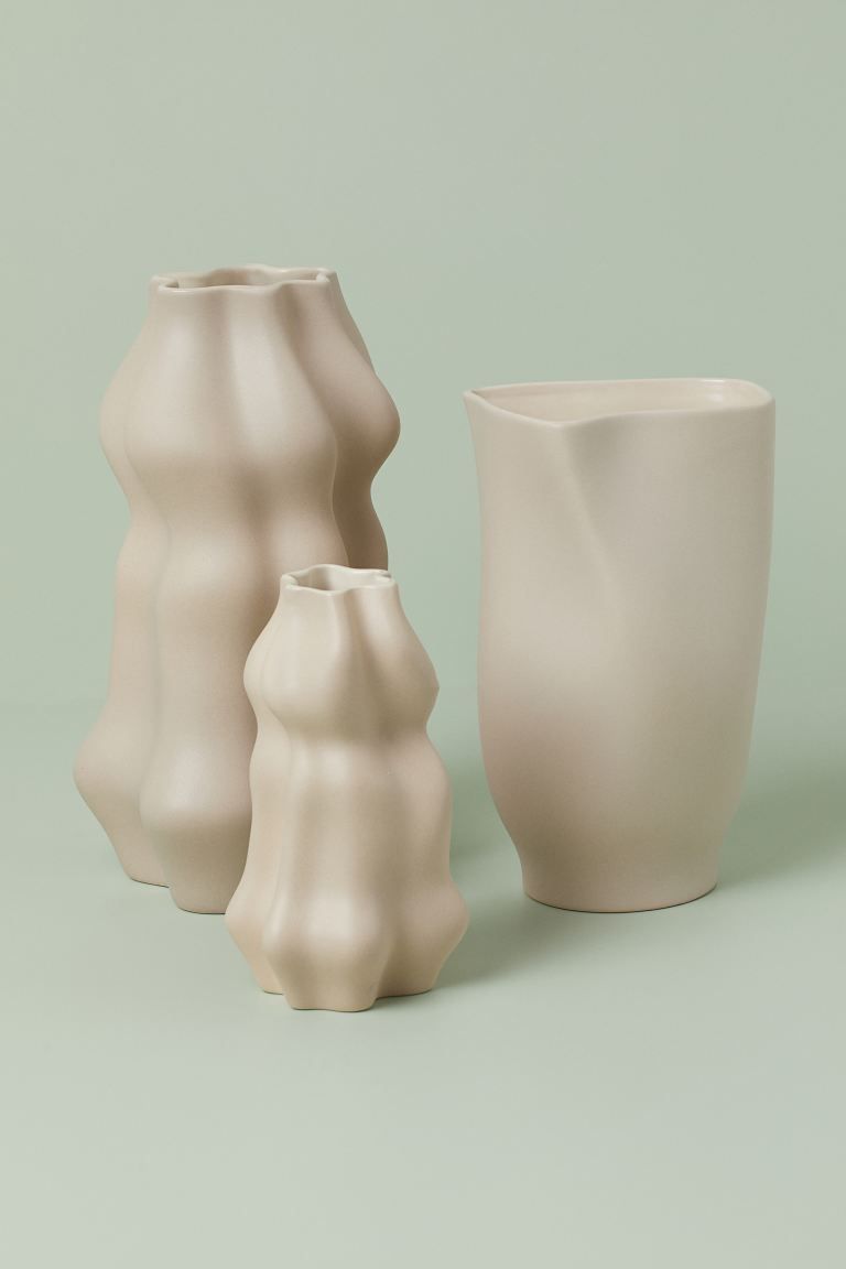 Small ceramic vase | H&M (UK, MY, IN, SG, PH, TW, HK)