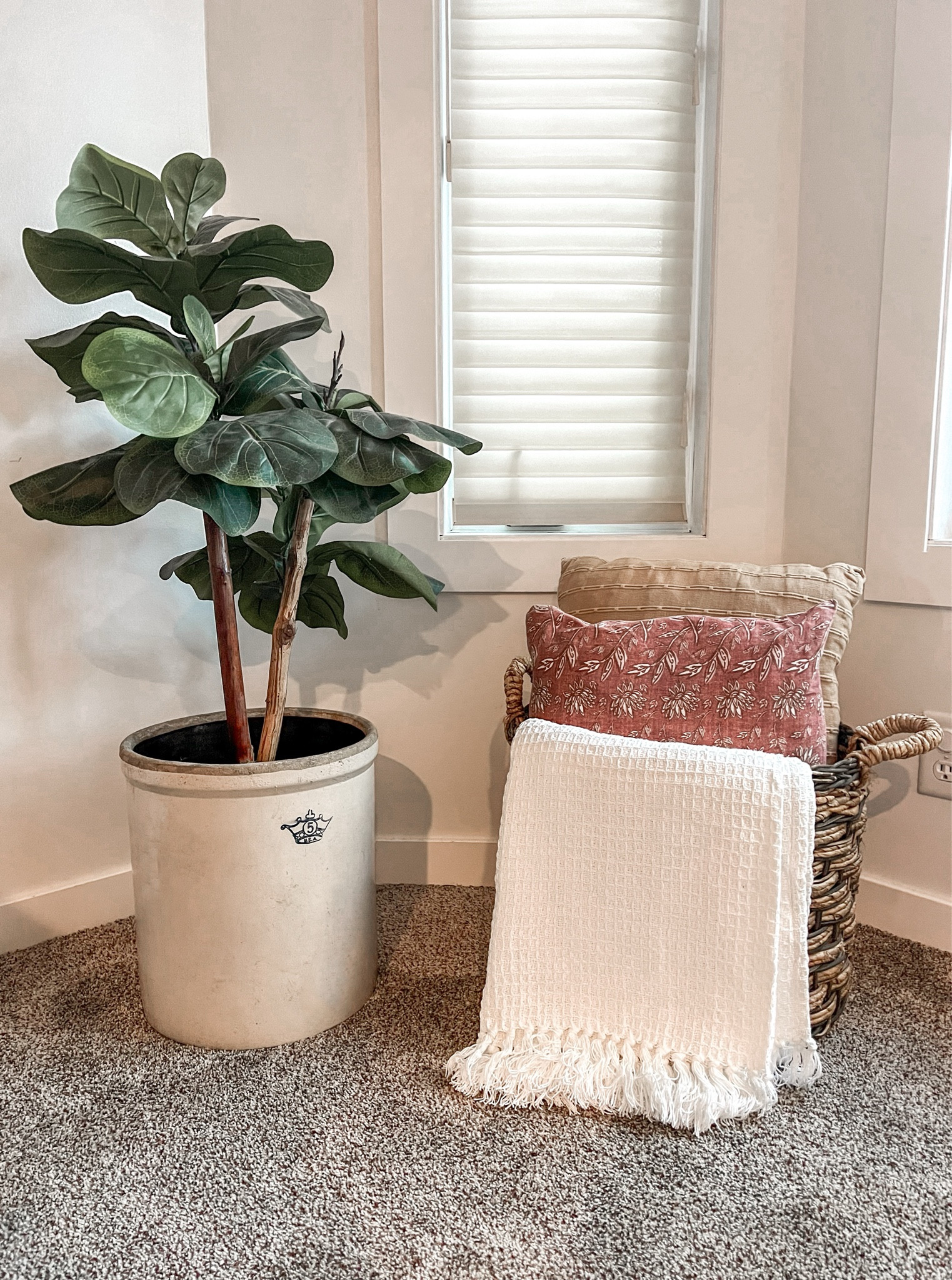 #fallhomestyling #falldecor #cozy 
#LTKhome #LTKfindsunder50 #LTKbaby

Fall Decor | Fall Home Styling | Blankets # Home Decor | Cozy 