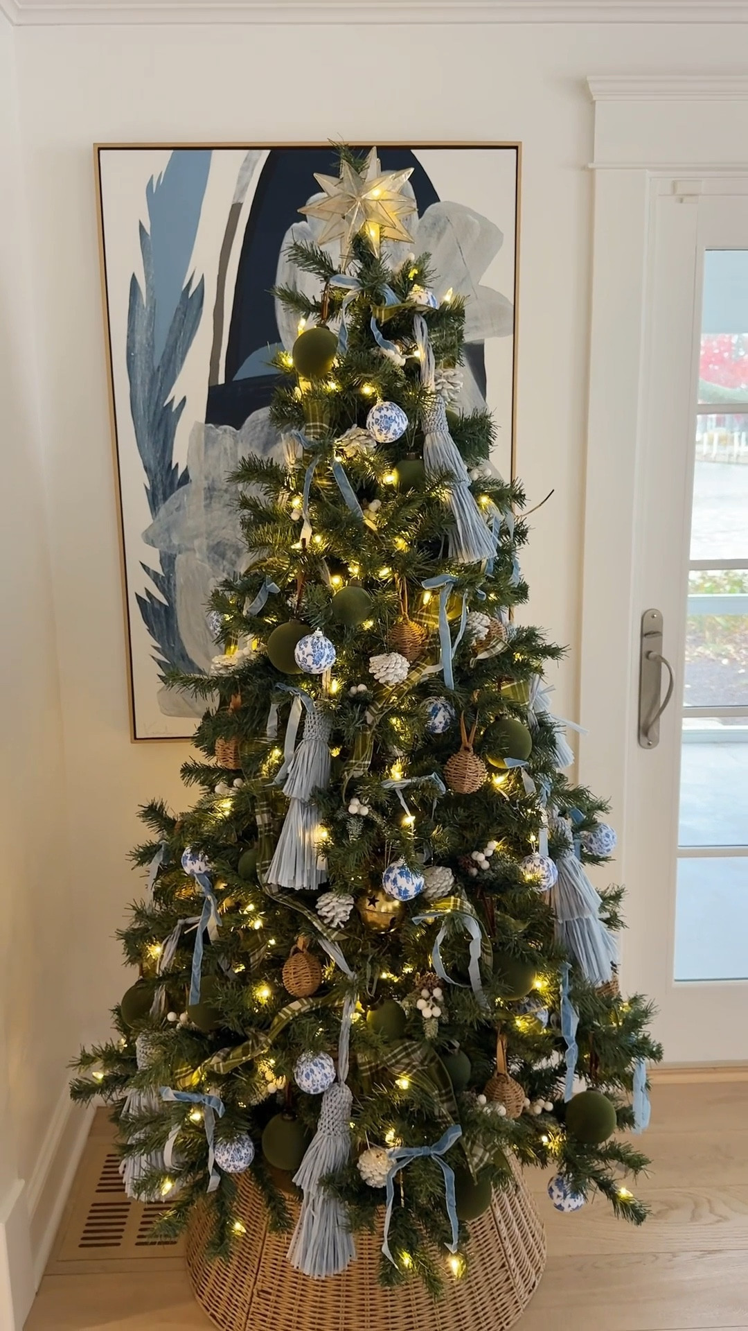 A closer look at our coastal Christmas tree at our lake house! 🌊🎄✨



#LTKGiftGuide #LTKHoliday