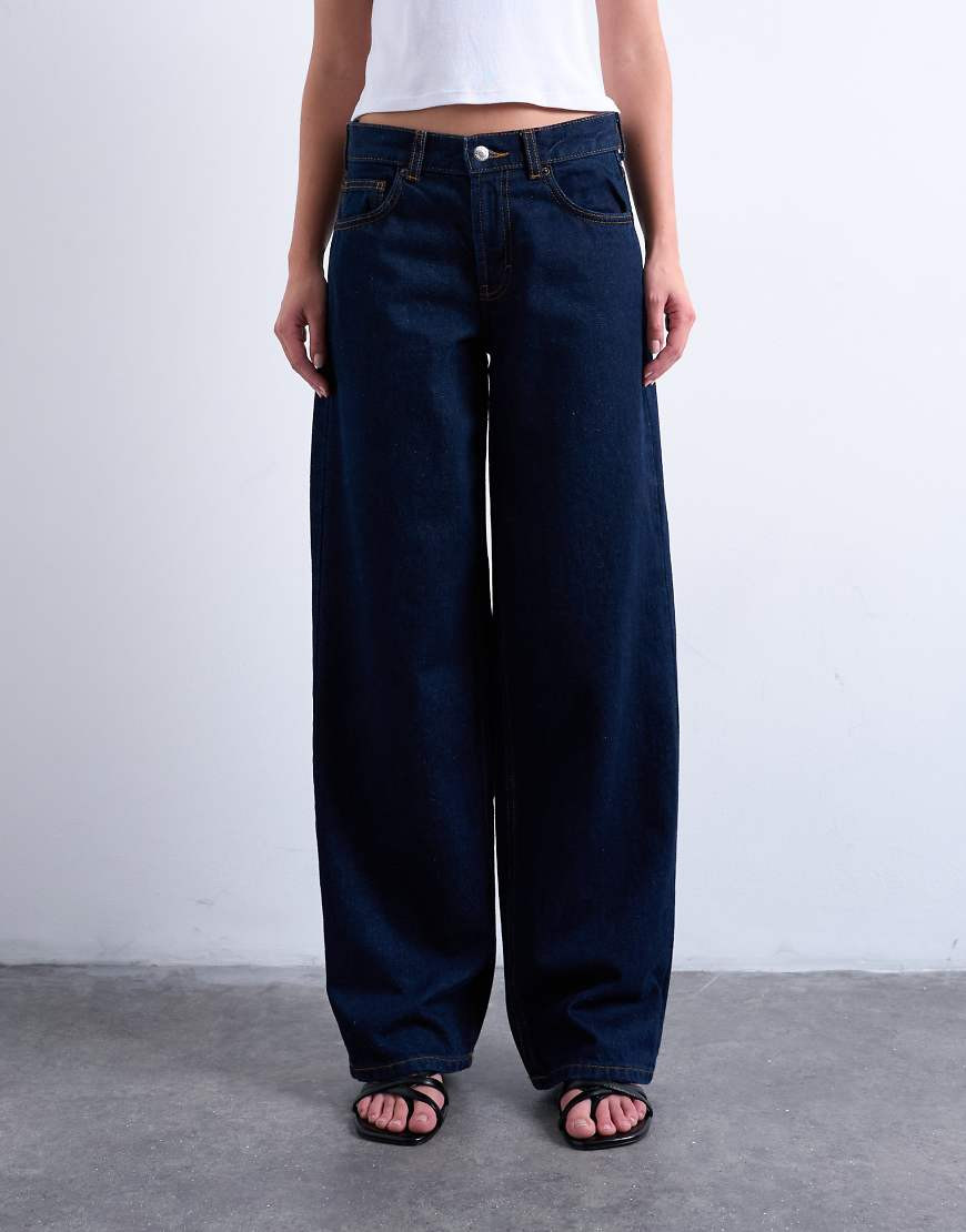 Topshop Cinch low rise relaxed jean in rinse indigo-Blue | Topshop (UK, DE, FR)