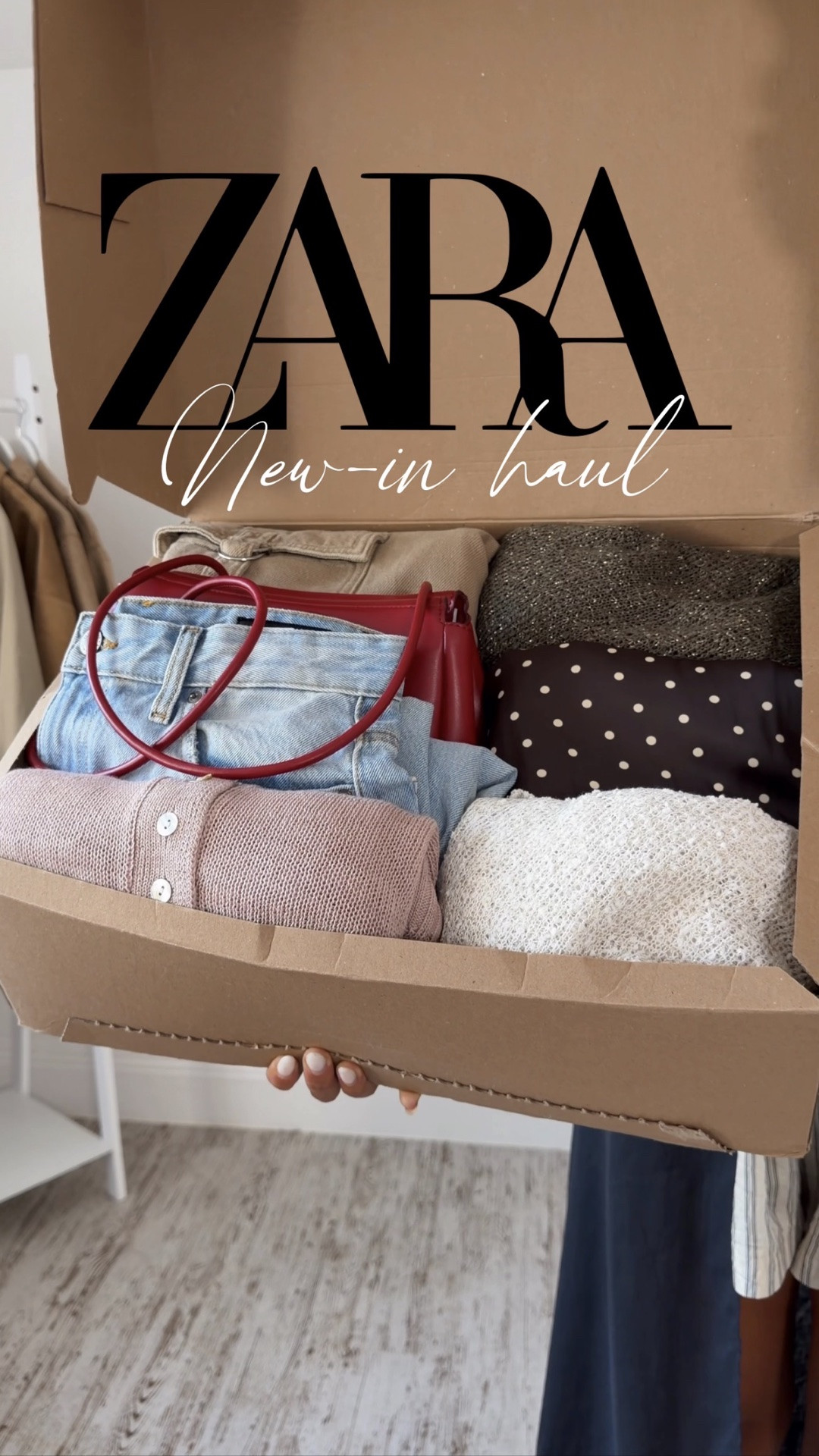 ZARA NEW-IN!! 🤎✨🫒☀️

How gorgeous are the sparkly summer capes!! LOVE these so much for summer - can be styled up or down! And the polka dot palazzo pants don’t even get me started 😍😍 Also loved the cargo skirt & the pink knit, I think this would look cute too thrown over your shoulders!