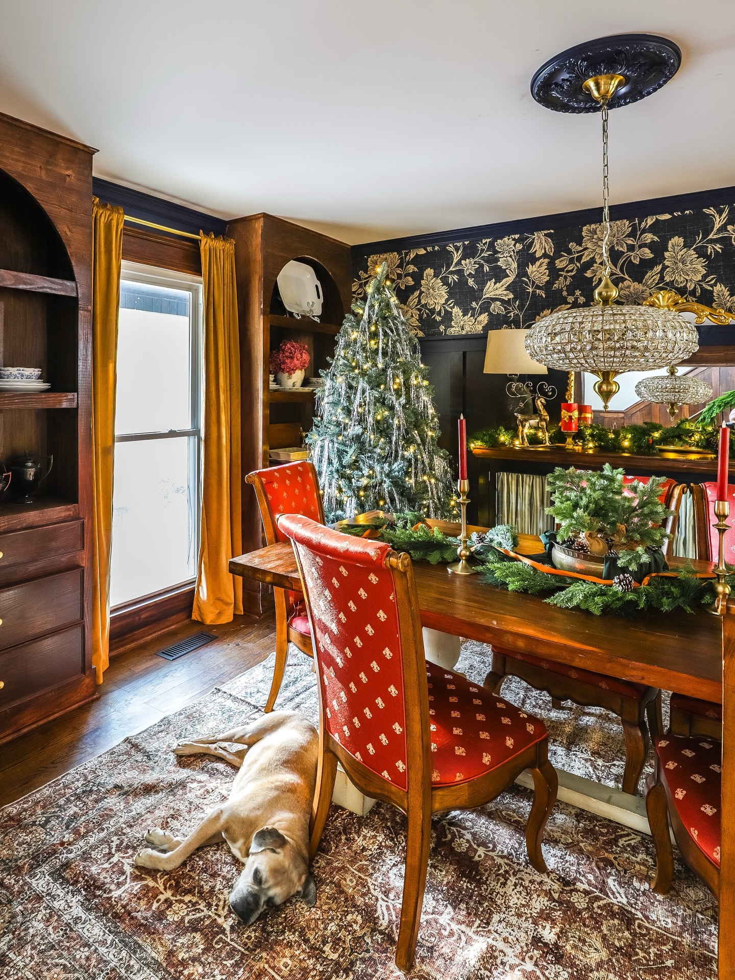 Our dining room is ready for Christmas 🎄 

This is our first time decorating our dining room for Christmas since we did the big makeover at the beginning of the year! 



Were you here when we tackled this space? ⬇️

#LTKHome #LTKSeasonal #LTKHoliday