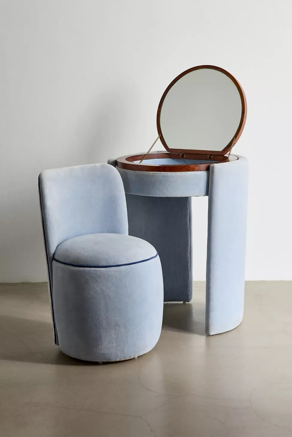 Jane Mirror Vanity & Stool Set | Urban Outfitters (US and RoW)