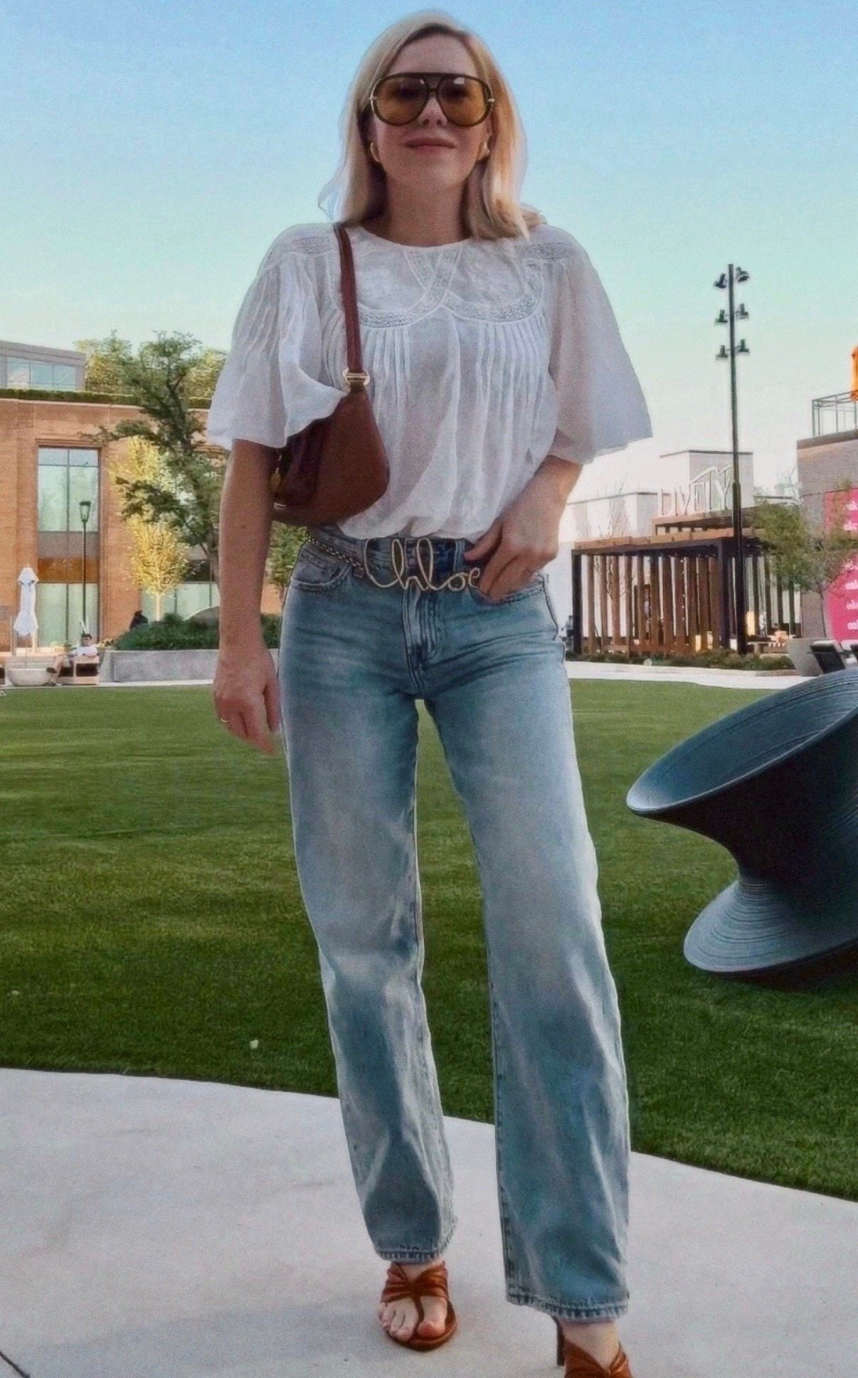 These are my favorite barrel jeans 
Jeans
White top
Lace top


#LTKSeasonal #LTKdayinmylife