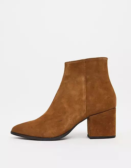 ASOS DESIGN heeled Chelsea boots with pointed toe in tan suede with tan sole | ASOS (Global)