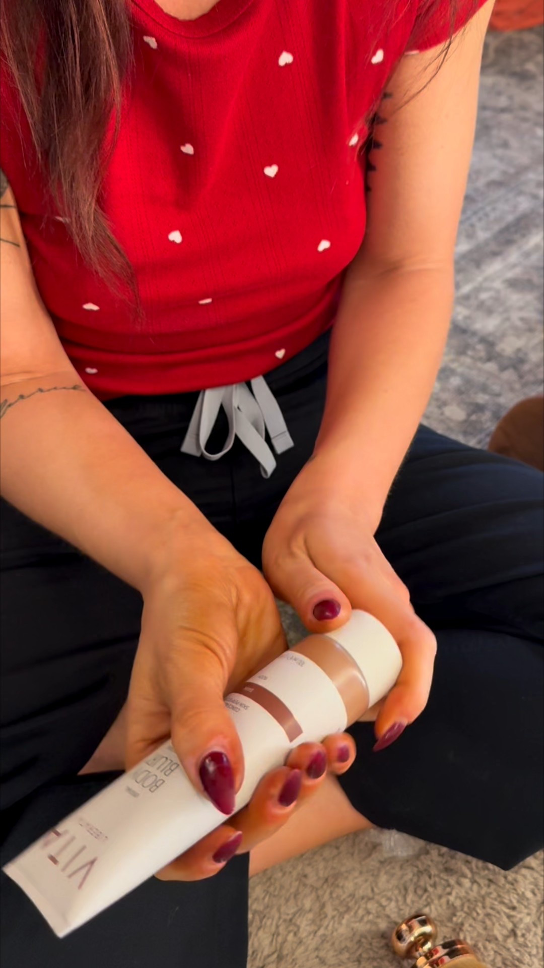 So I tried a new clear foam, no transfer, self tanner last night before bed - woke up to NO RESULTS (except orange palms 🫣) 

Thank goodness I finally got my hands on the Vita Body Blur & had 60 seconds to remove the tan from my palms! LOVE both of these products 👏🏼🫶🏻

#LTKselfcare #LTKgrwm #LTKBeauty