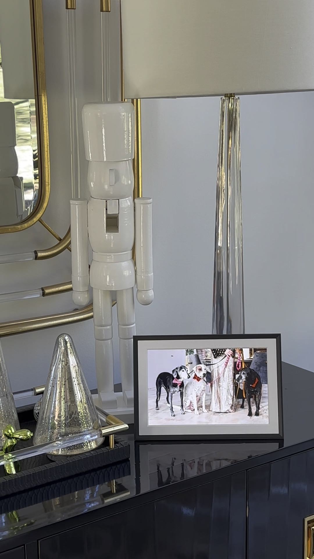 Although we're under construction in parts of our house this year, I've decorated a few areas for Christmas! 

I also found this Digital Frame that I've set up right now to replay holiday memories. 
It's easy to set-up...Just download the app, connect to your device and you can add unlimited photos and videos. 

It's an easy way to stay connected to family and friends. 
You can invite them to add photos to your frames and to theirs also from anywhere! 
This frame also plays your iPhone live photos. 


#ad @auraframes #aurapartner 
#digitalframe #holidaygift #christmasgift


#LTKCyberWeek #LTKHome #LTKGiftGuide