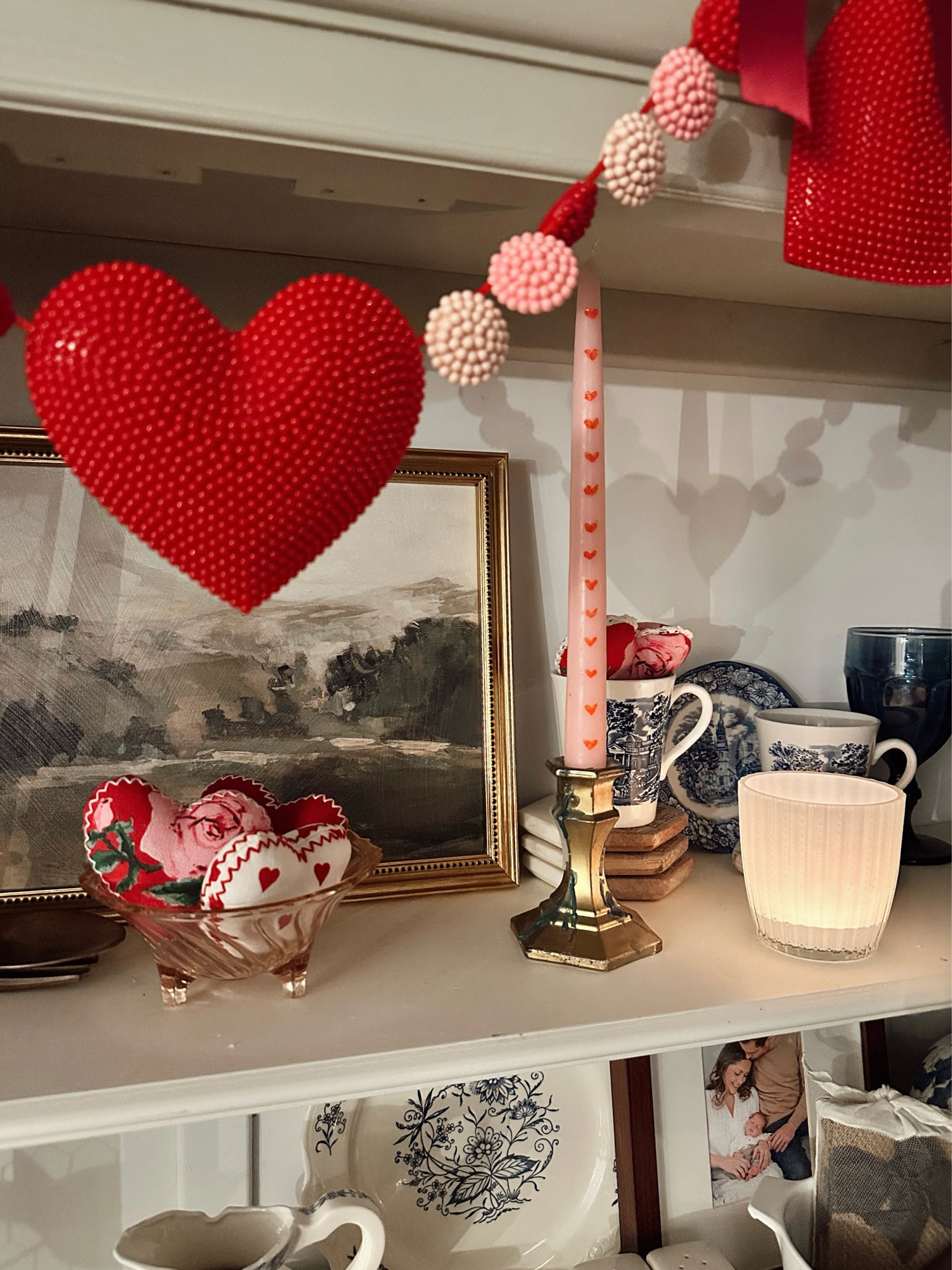 Easy DIY for Valentine’s Day! So easy and quick and they turn out so sweet!

#candlemaking #diyvalentinesday