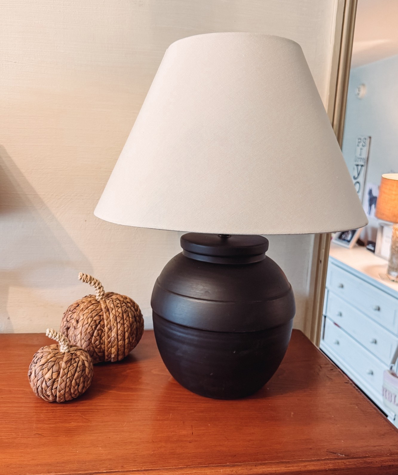 This beautiful lamp is currently on sale! 😍

Large ceramic table lamp // Target style // Fall home decor // Threshold // Target circle week 

#LTKHome #LTKSaleAlert #LTKFindsUnder100