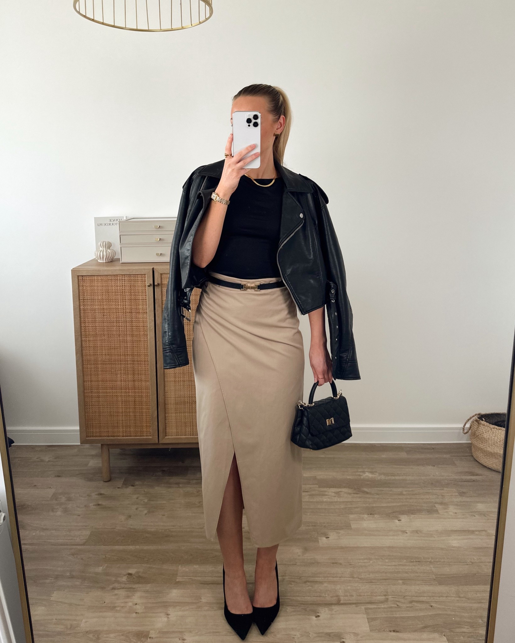 cute date night outfit 🖤 sizing 👇🏼👇🏼
skirt : xs
black top: small
leather jacket: small


#LTKsummer #LTKuk