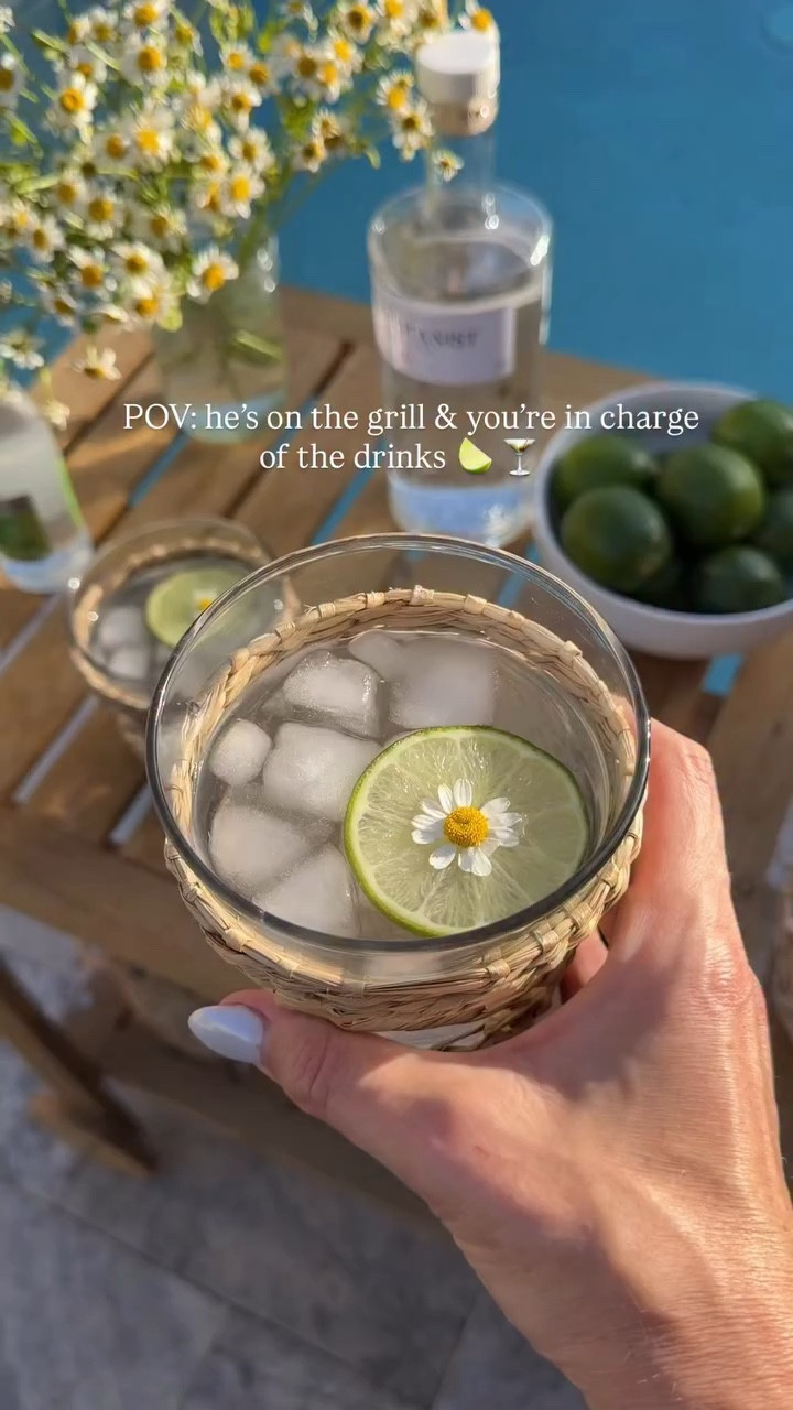 🍸🍋‍🟩 here’s the yuzu lime spritz recipe you saw (makes 1)

• 1 1/2 oz gin
• 4 oz fever-tree sparkling lime & yuzu mixer
• little squeeze of fresh lime

pour over ice and top with a lime + chamomile flower for the cutest garnish 🌼

#summerhosting #easycocktails #cocktailideas #spritzseason #hostesswiththemostess

#LTKvlog #LTKHome #LTKSeasonal
