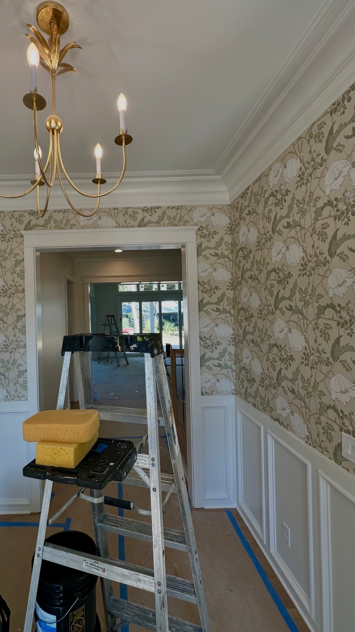Foyer wallpaper 