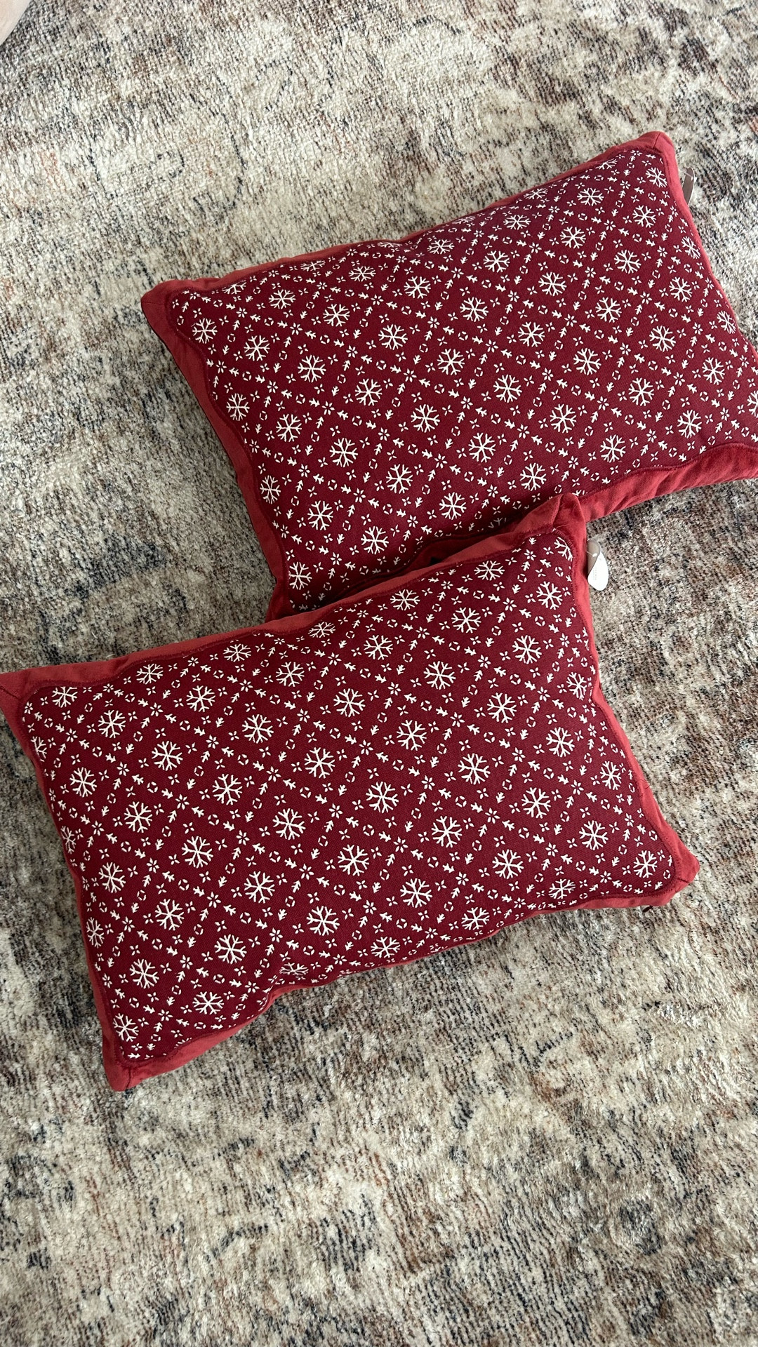 Love these Studio McGee Threshold pillows from Target! These are perfect for our recliner & swivel chair. 

Burgundy Cranberry color
Lumbar pillow
Velvet 
Christmas Seasonn
Holiday
Living Room

#liketkit
@liketk.it

#LTKSeasonal #LTKHome #LTKHoliday