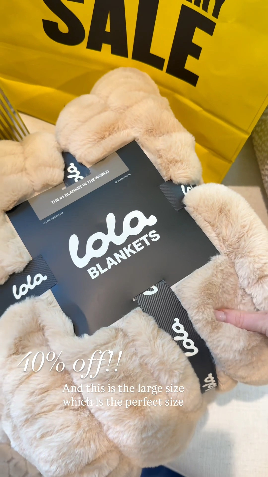 Major savings on the Lola blankets! Safe 40% off during the snake!