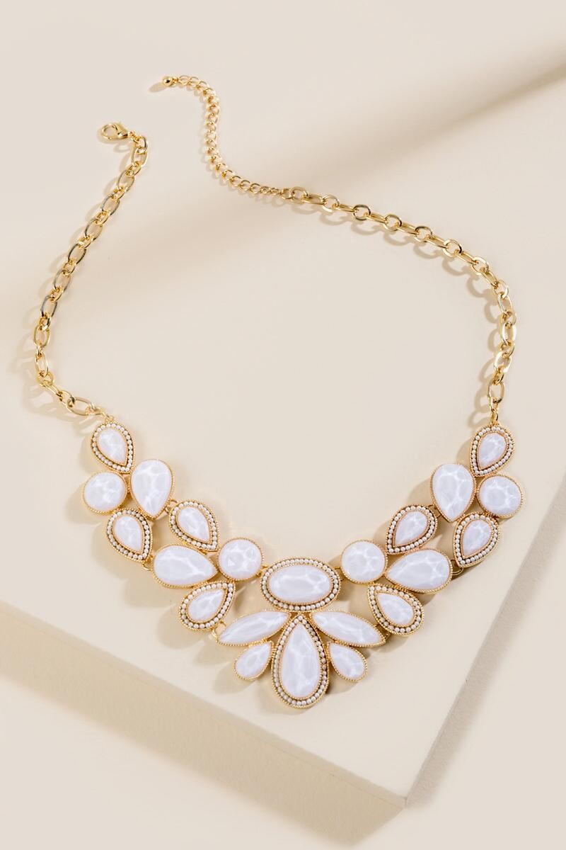 Brandi Flower Statement Necklace | Francesca’s Collections