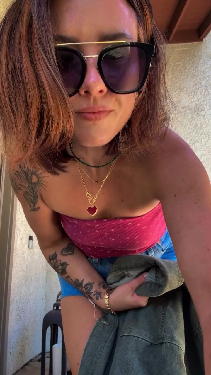 It’s 90 degrees and if clothes weren’t an mandatory I would take it. But alas we must get dressed. This vintage army jacket is a real gem and I think everyone should have one.