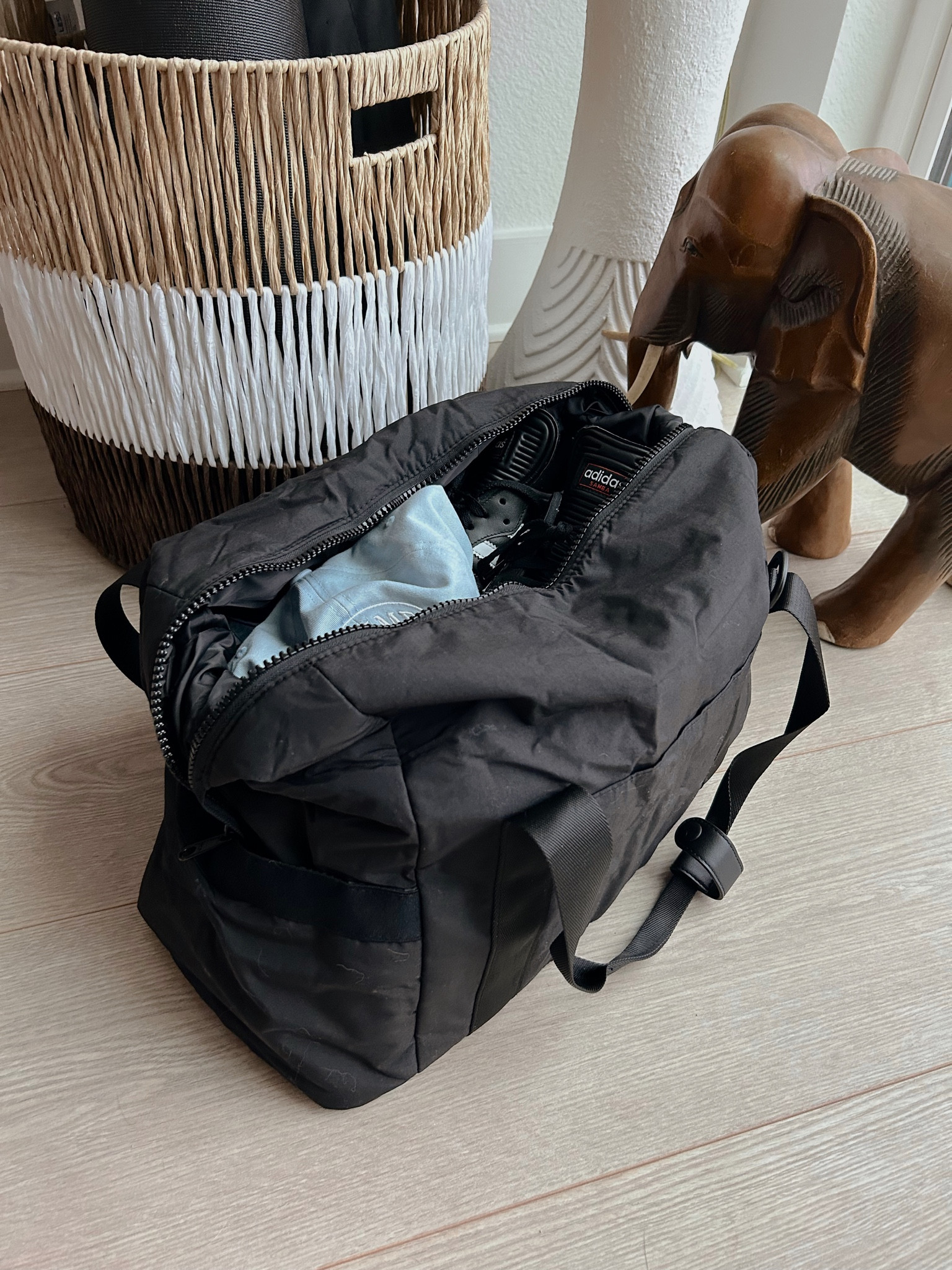 The perfect little weekender duffle bag 🖤

#LTKunder50 #LTKitbag #LTKSale