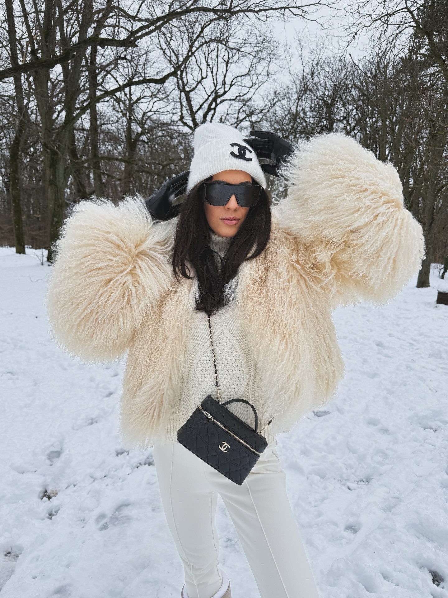 Went for a walk, accidentally turned into a short photoshoot - couldn’t choose, so you get all of them 🤍🙌🏼 Do you have a favourite?

PS: imagine sunshine 😂

@bogner.official Pants linked on my LTK
@ducielondon Jacket linked on my LTK

#winteroutfitideas #apresski #shearlingjacket #stmoritz #winterfashion