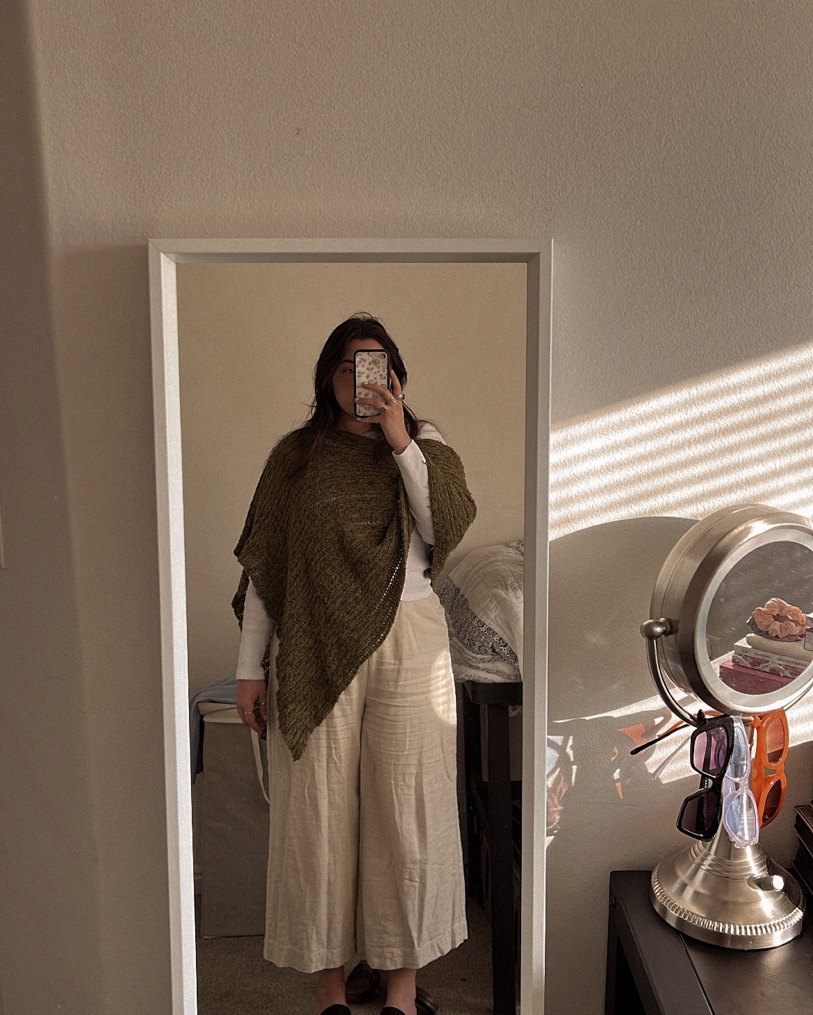 cute fall fit!! 🍂 ☕️ green poncho with long sleeve top underneath! great transition fit from summer to fall 🤍