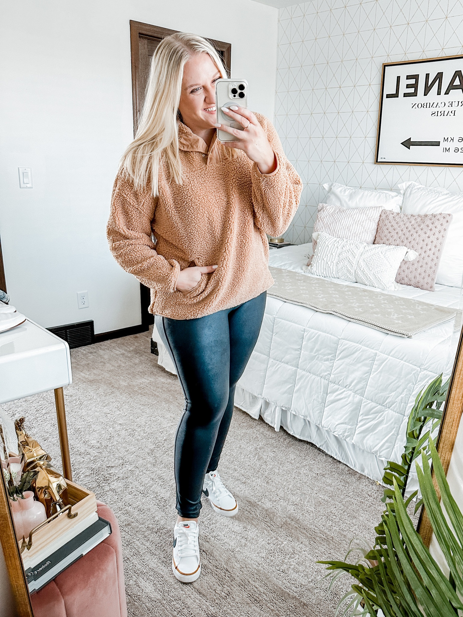 Teddy pullover tts wearing xl

#LTKSeasonal #LTKfit #LTKcurves
