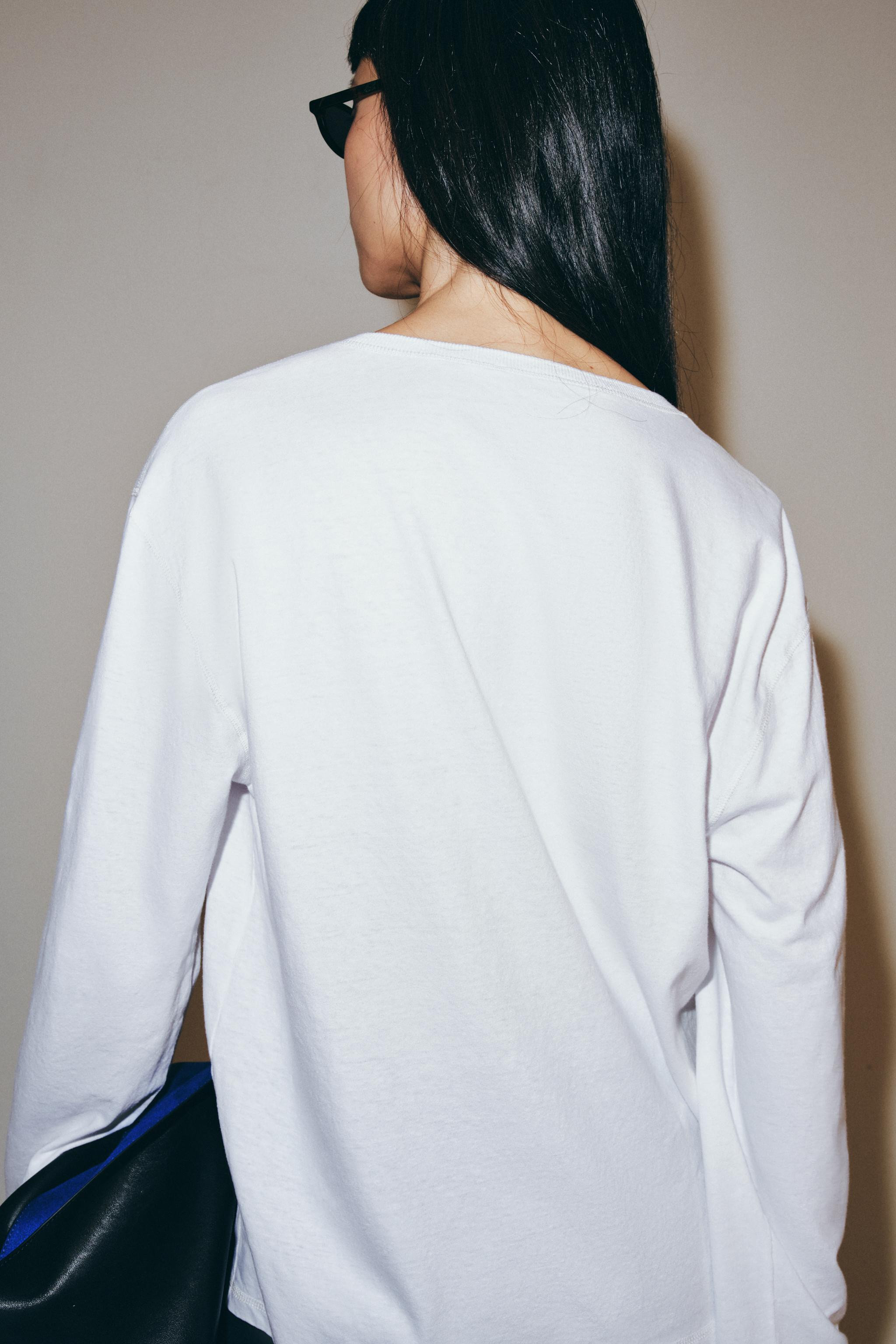 REGULAR FIT - HENLEY COLLAR - REGULAR LENGTH - LONG SLEEVE T-shirt made from a cotton and linen b... | Zara UK