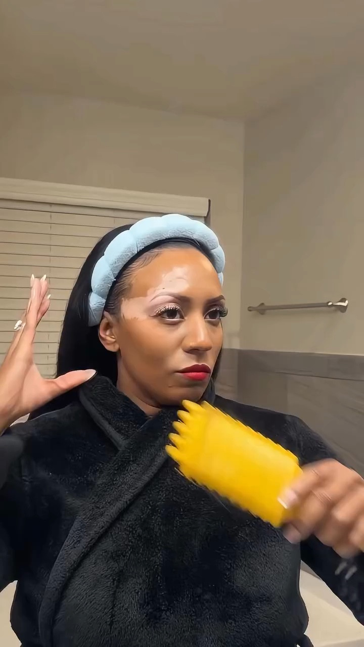 Makeup + red lip doesn’t stand a chance against @garnier Micellar Cleansing Water 💦

#makeupremover #micellarwater #garnierskincare #vitiligoskin #explorepage

#LTKBeauty #LTKgrwm #LTKselfcare