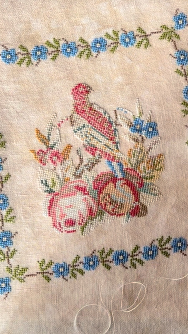 Lacing up a finish piece all by yourself is so satisfying 🤌🏼 It might not be perfect but it was completed by me and to my best capabilities. 
I hope y’all are loving my newest Bird Pattern - Bird and Flowers II, now available on my Etsy shop! LINK is in my BIO and in stories. 
Love y’all mucho! 🫶🏼
.
.
.
.
.
.
.
.
.
.
#createdtocreate #simplehomestyle #crosstitchlove #birdpattern #stitchandhustle #stitchbystitch #lacing #dmcfloss #dmcthread #flosstuber #stitchers #crossstitchaddict #handmadehomedecor #patternoftheday