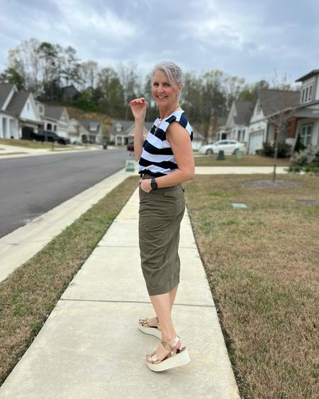 You can’t go wrong with stripes and a utility skirt!

Evereve, Evereve style, utility skirt, midi skirt, muscle tee, striped tee, flatform sandals 

#LTKstyletip #LTKfindsunder100