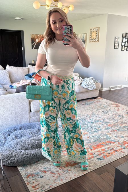 Sharing tonight’s dinner look. Pants are from Anthropologie, top and shoes are Nordstrom and necklace is Swarovski 

#anthropologie #swarovski #nordstrom #nordygirl #anthropologiestyle #myanthropologie #widelegpants #vacation #vacationstyle #vacationfashion #springoutfit #springfashion 

#LTKtravel #LTKSeasonal #LTKmidsize